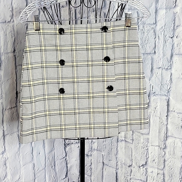 *H & M DIVIDED Black and Yellow Plaid Wrap Around Mini Skirt‎ Size 4 - Picture 1 of 7
